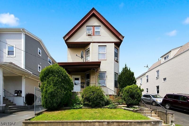 1st image of 39 La France Ave