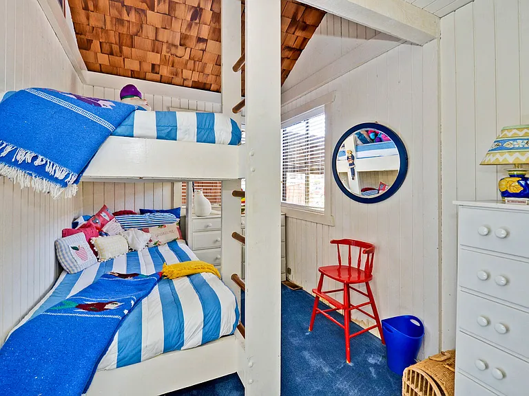 Bunk bedroom