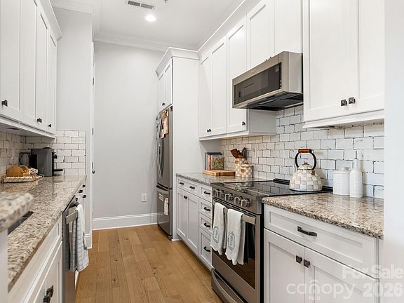 3rd image of 2964 Selwyn Ave #209