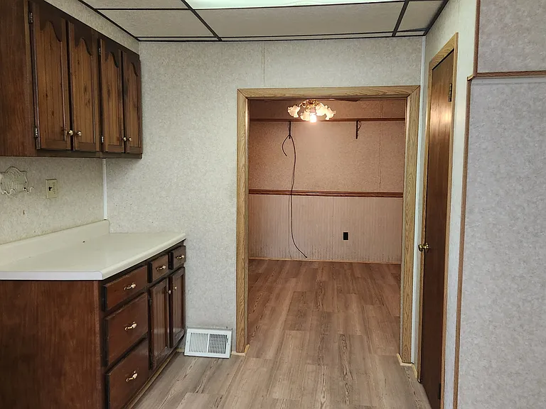 615 Bigler Ave — Photo 3