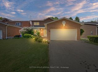 205 London Rd #2, Newmarket, ON L3Y 6H8