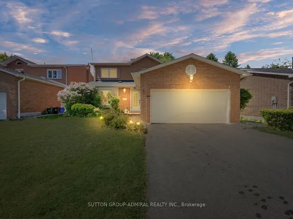 205 London Rd #2, Newmarket, ON L3Y 6H8