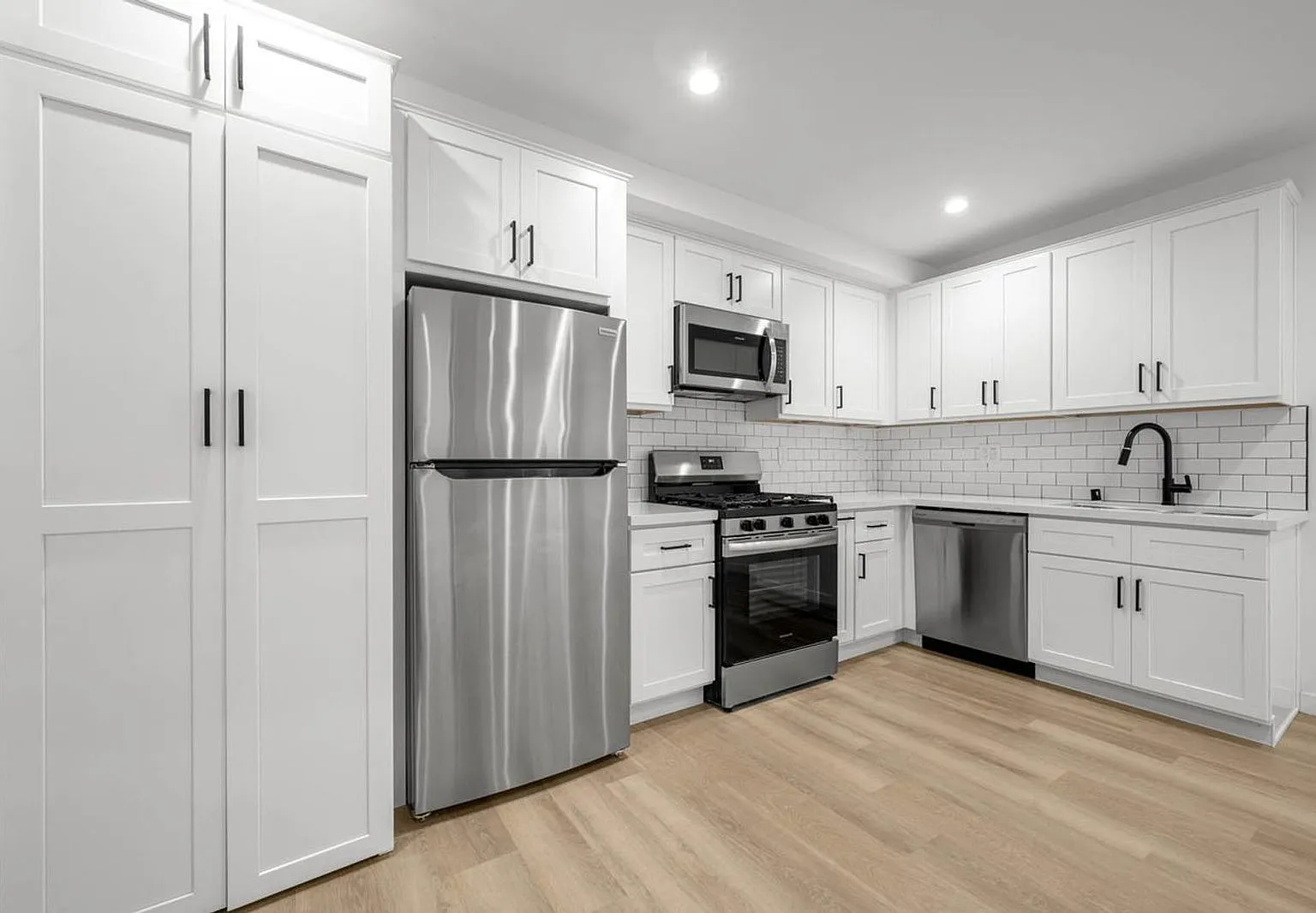 1 bed, 1.0 bath, 500 sqft, $1,795 — Photo 2