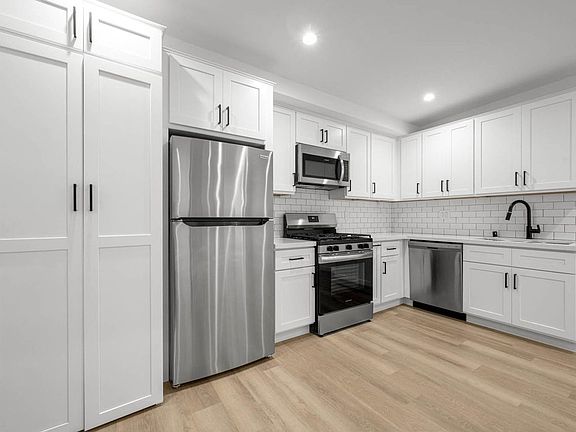 2nd image of 3335 Stocker St W #1/4