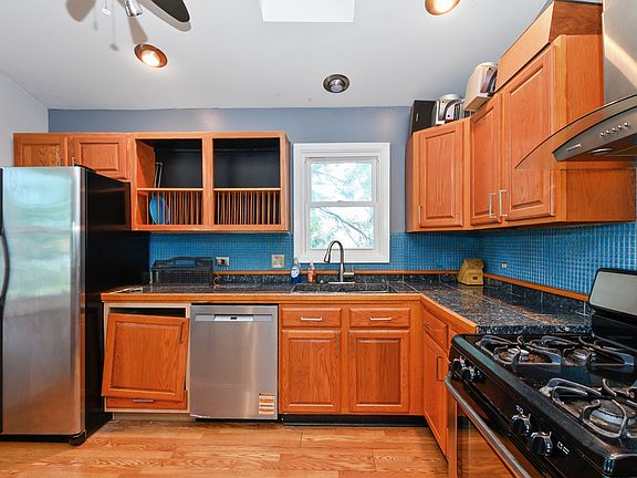 5th image of 401 Fernwood Dr