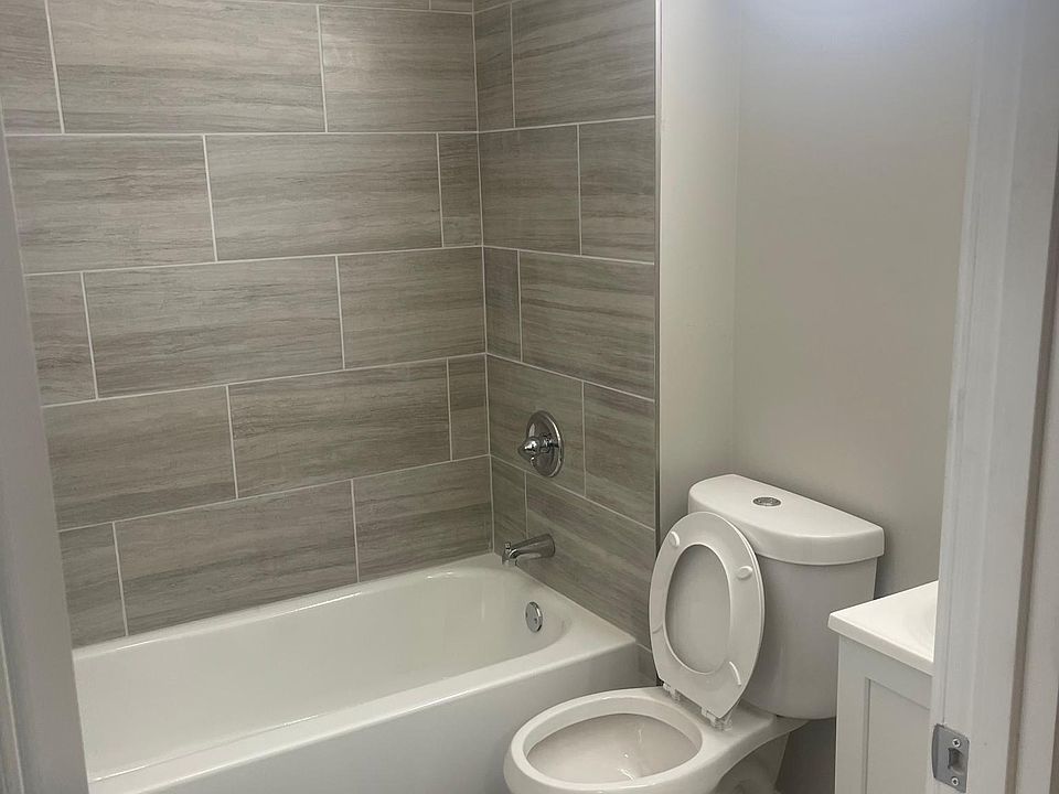 1st image of 3909 Pulaski St #2R