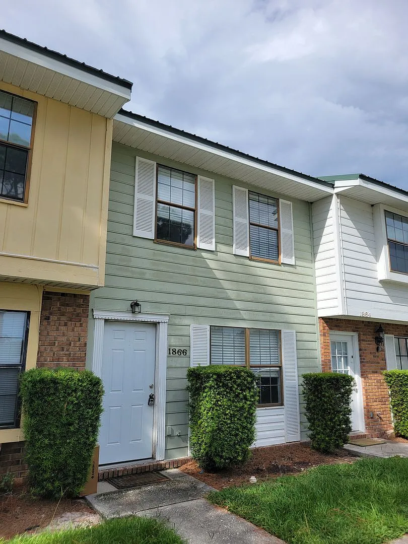 Two-Bedroom Townhouse with Views of County Park — Photo 1