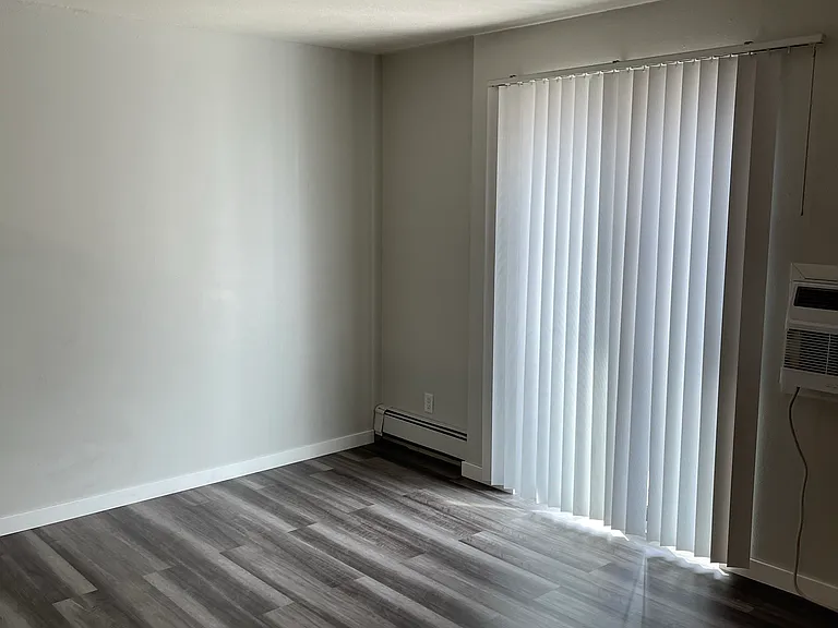 312 E Burlington St #2 — Photo 4
