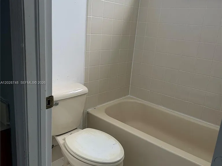 994 NE 42nd Ter #0 — Photo 11