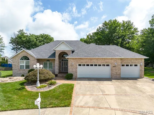1805 Lincoln Knolls Dr, Edwardsville, IL 62025