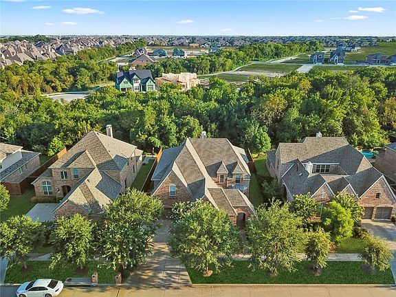 2nd image of 13515 Lyndhurst Dr