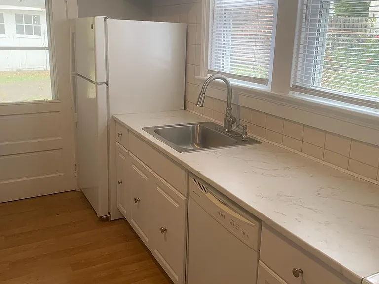 412 Maple St #1 — Photo 3