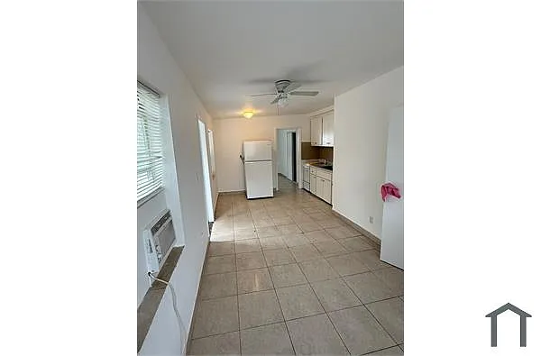 Building Photo - 1279 NE 110th St #1