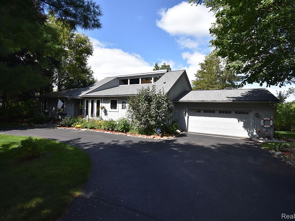 1st image of 9200 Lake Crest Dr