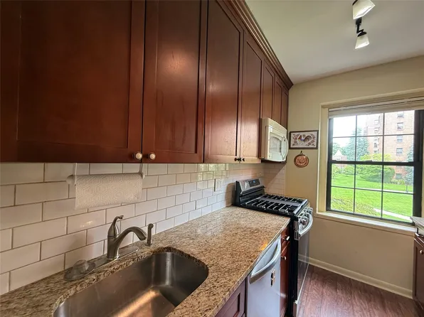 198 Garth Road #1D, Scarsdale, NY 10583