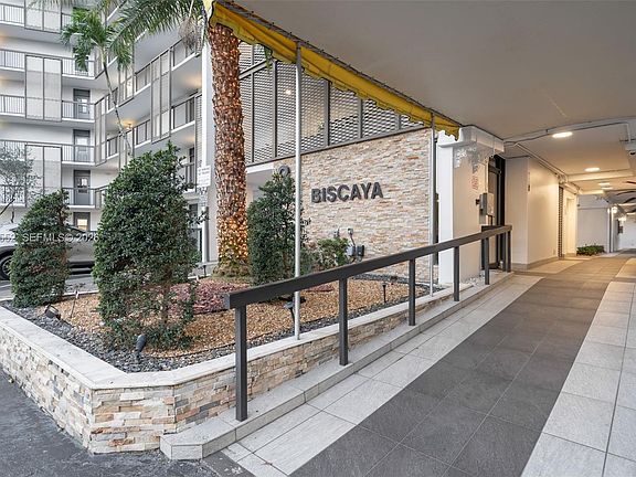 4th image of 20500 W Country Club Dr APT 311
