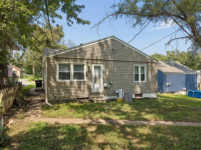 3915 Crown Point Ave — Photo 28