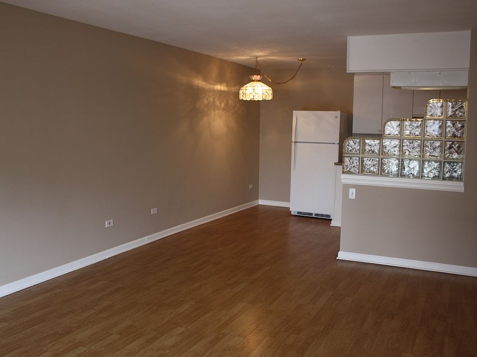 1st image of 1111 N Ash St APT 305