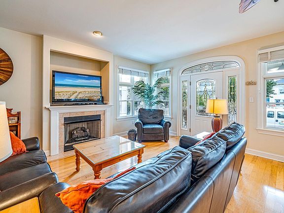 2nd image of 816 Saint Charles Pl #1