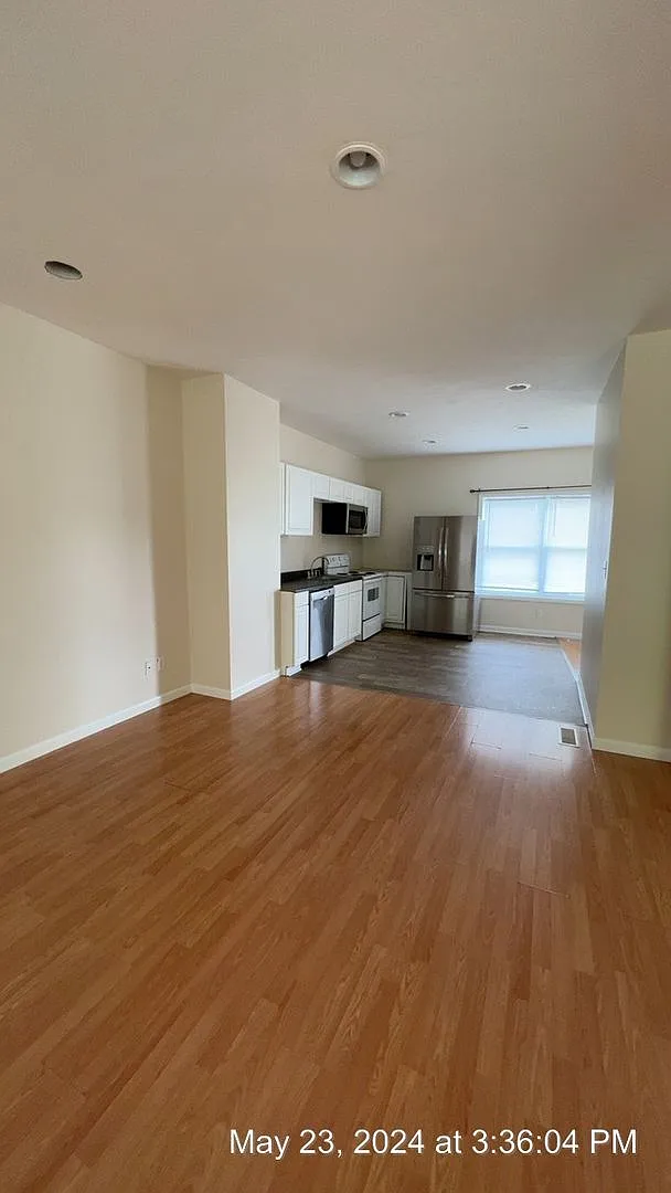 539 Stewart — Photo 3