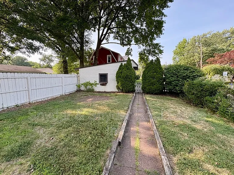 605 Sackett Ave — Photo 29