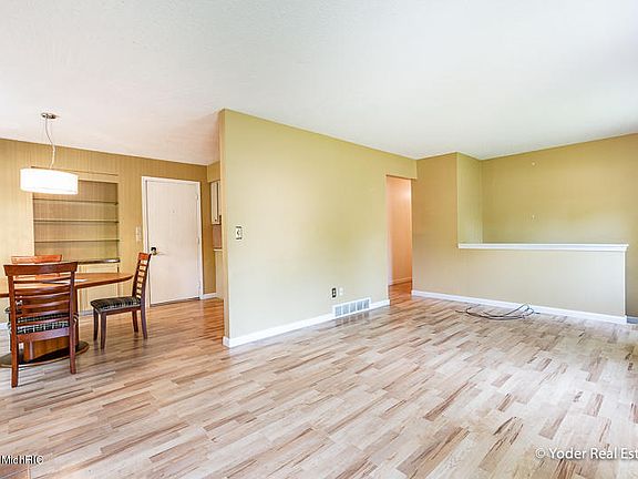 5th image of 2302 Edington Dr SE #130