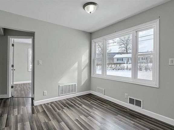 5th image of 16 Orchard Lake Dr