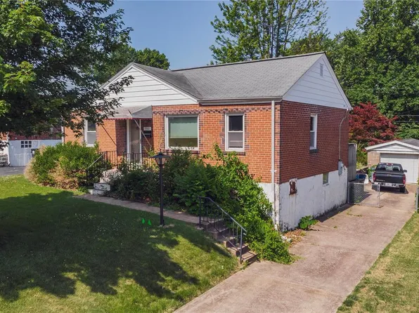 9841 Huntingdon Ln, Saint Louis, MO 63123