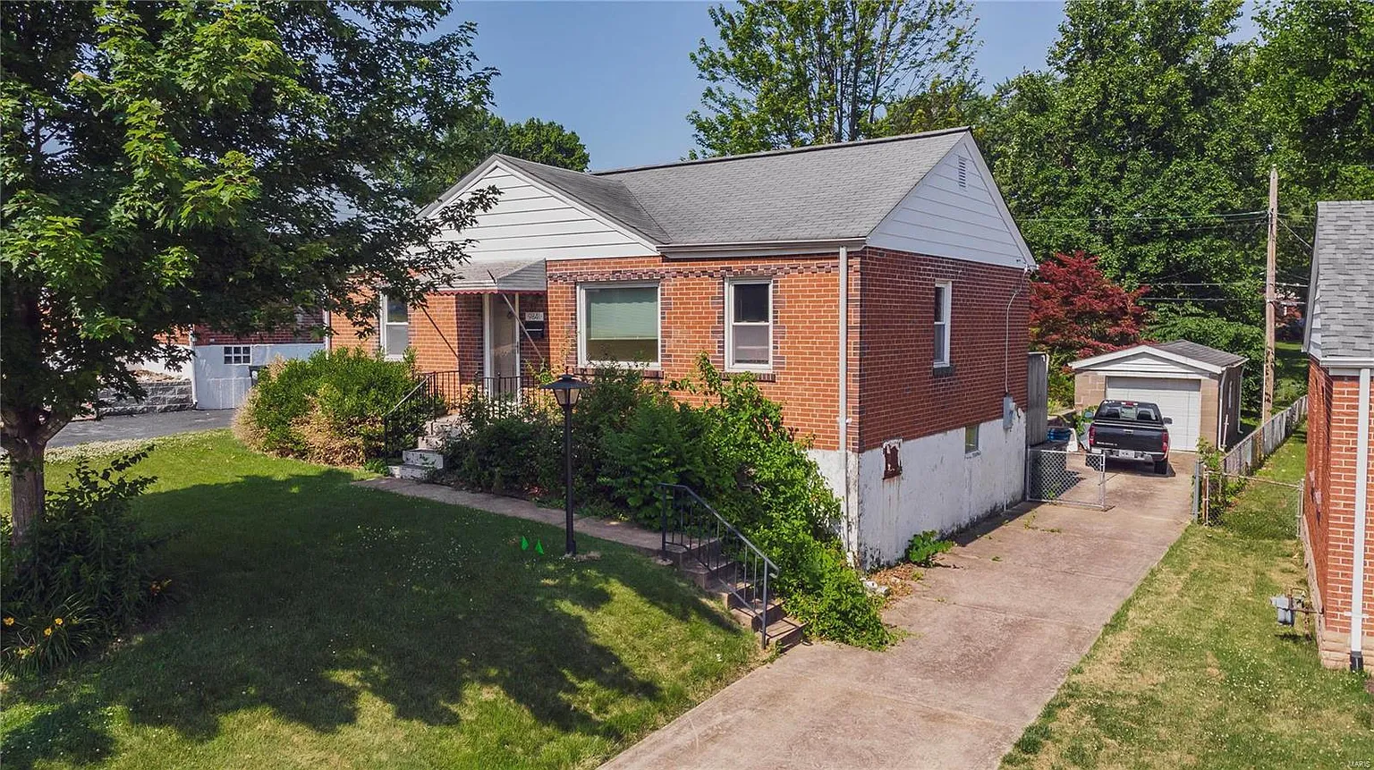 9841 Huntingdon Ln photo 1
