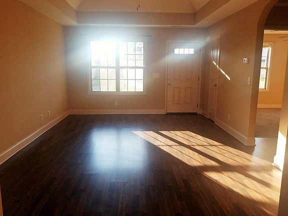 3rd image of 538 Falkland Cir