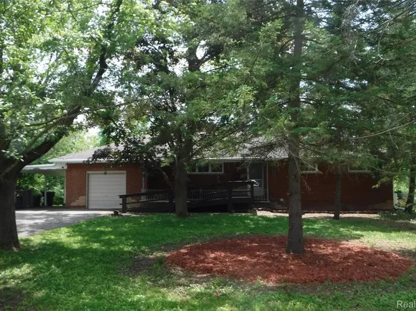25135 Coral Gables St, Southfield, MI 48033