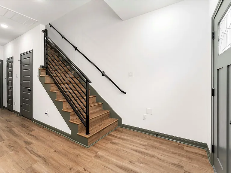 7987 Chateau St #D — Photo 6