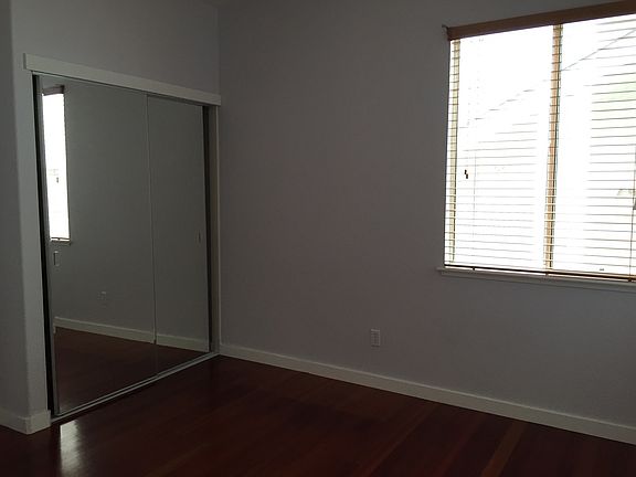 4th image of 9 Nancy Ln