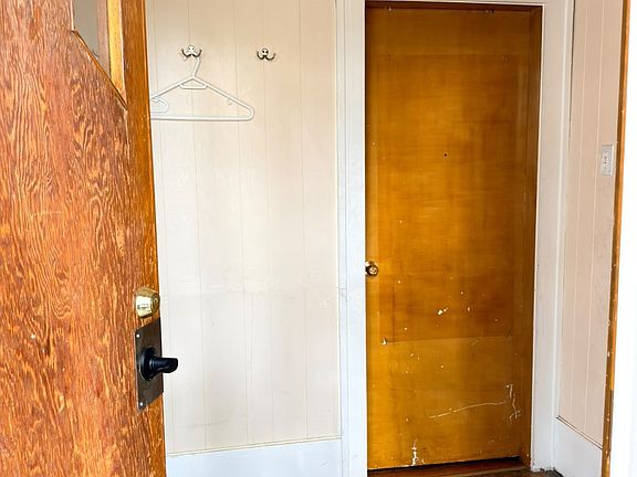 2nd image of 1607 Athol Street
