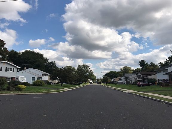 5th image of 104 Hedgerow Dr