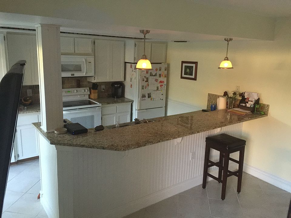 1st image of 1918 19th Ln #D