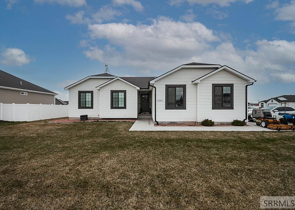 1st image of 3203 N Kodiak Ln