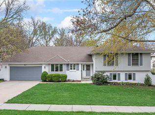 8021 Roe Ave, Prairie Village, KS 66208