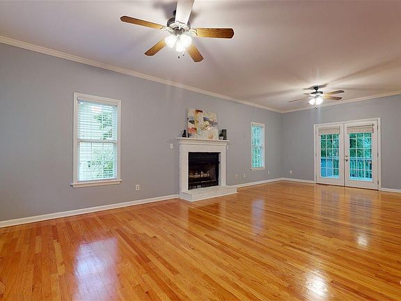 4th image of 300 Acorn Hill Ln