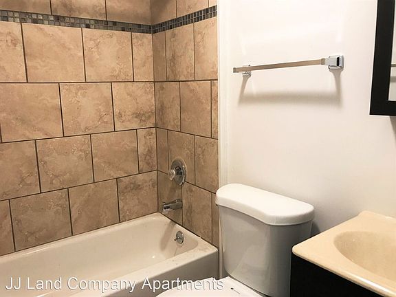 5th image of 222 S Saint Clair St APT 3