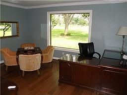 4th image of 231 E Castle Harbour Dr