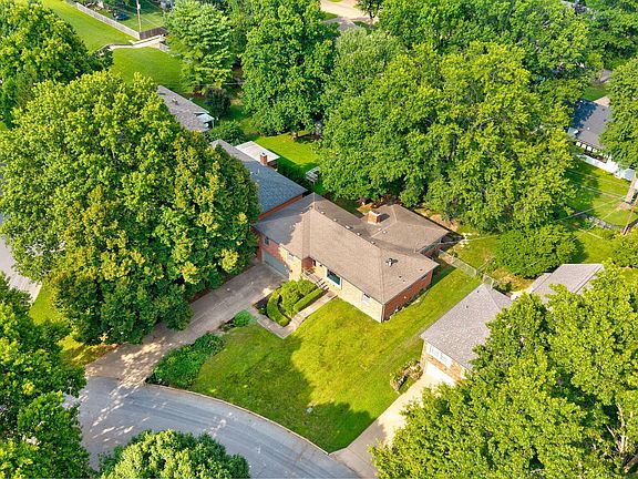 2nd image of 2904 S Brentmoor Avenue