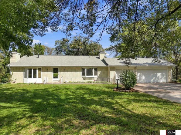 2730 SW 23rd St, Lincoln, NE 68522