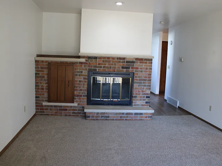 1015 Babcock St — Photo 8