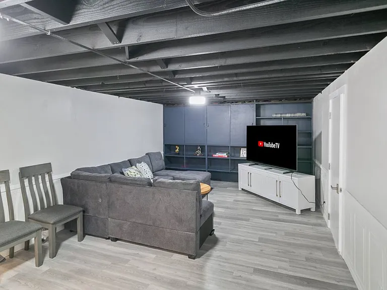 310 Butterfield Ln — Photo 11