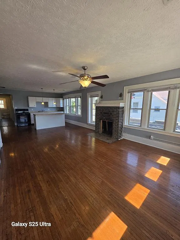 408 W Mulberry St — Photo 2