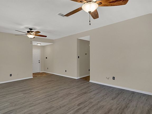 5th image of 1616 E Lake Dr