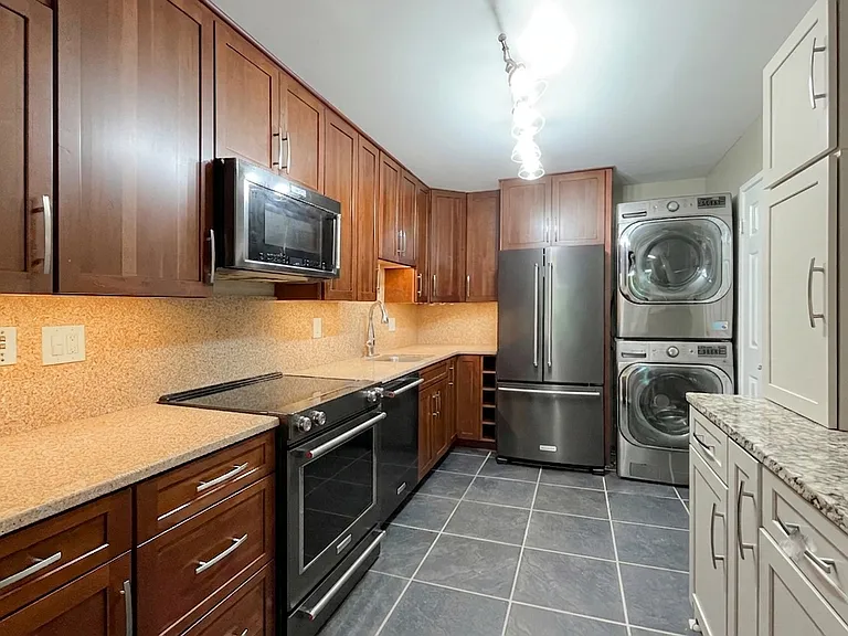8370 Greensboro Dr #118 — Photo 12