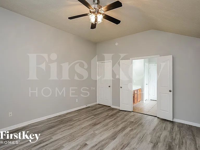 4531 Bridgevillage Dr — Photo 9
