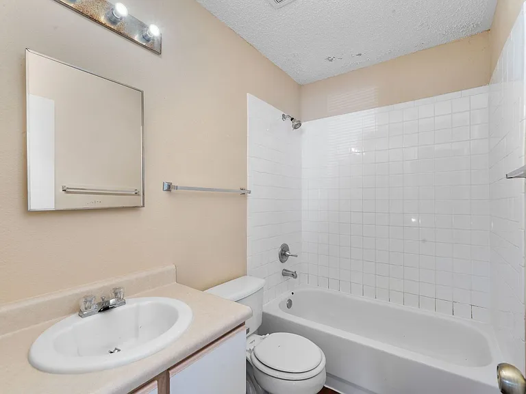 7038 Cole Creek Dr — Photo 20